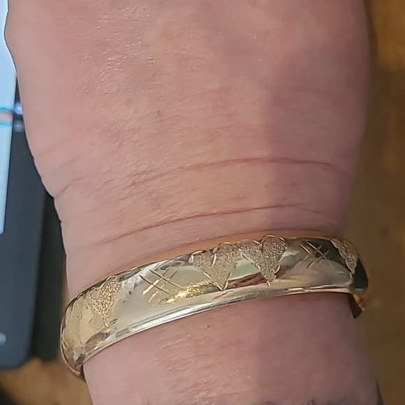 14k yellow gold bangle bracelet double heart textured vintage R&D - Picture 8 of 8